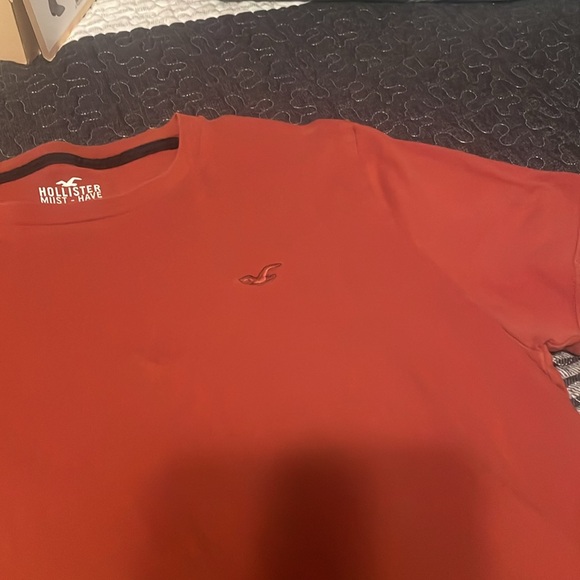 Hollister Must Have Collection - Picture 2 of 4